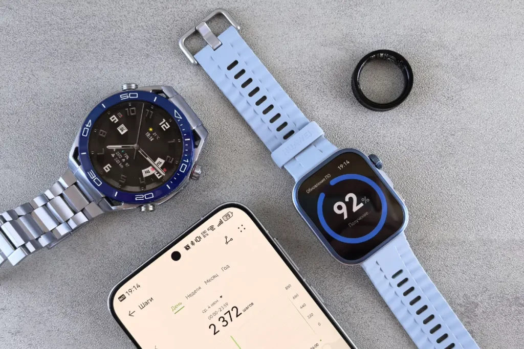 photo of a smart ring vs smart watch and smartphone tracking fitness.